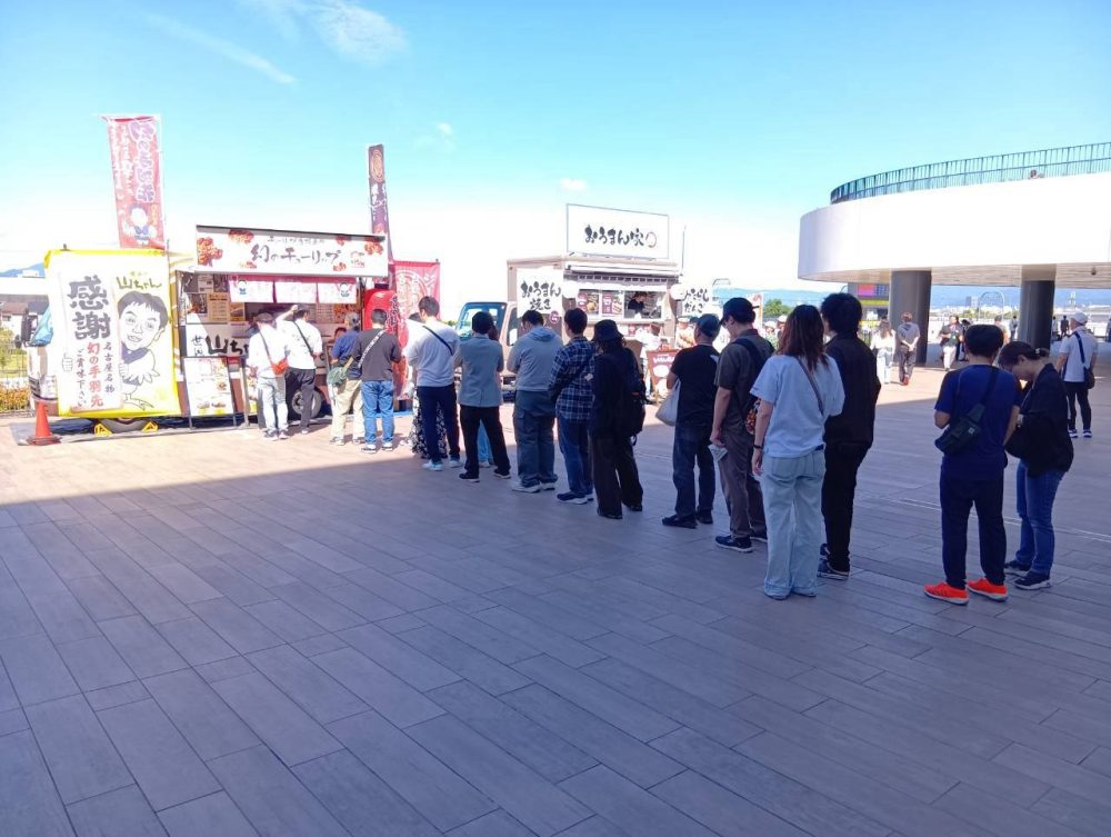 10.3（土）4（日）第4回京都競馬にキッチンカーを派遣　関西移動販売車組合が実力派グルメで会場を盛り上げました