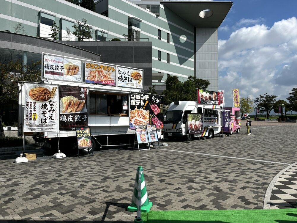 第4回阪神競馬出店中！＠阪神競馬場（兵庫県宝塚市）　キッチンカー　フードコート
